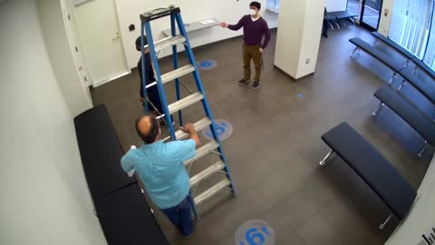 8030FCOB01128BadgingWaitingArea_2021-01-06_10h20min00s793ms.mp4