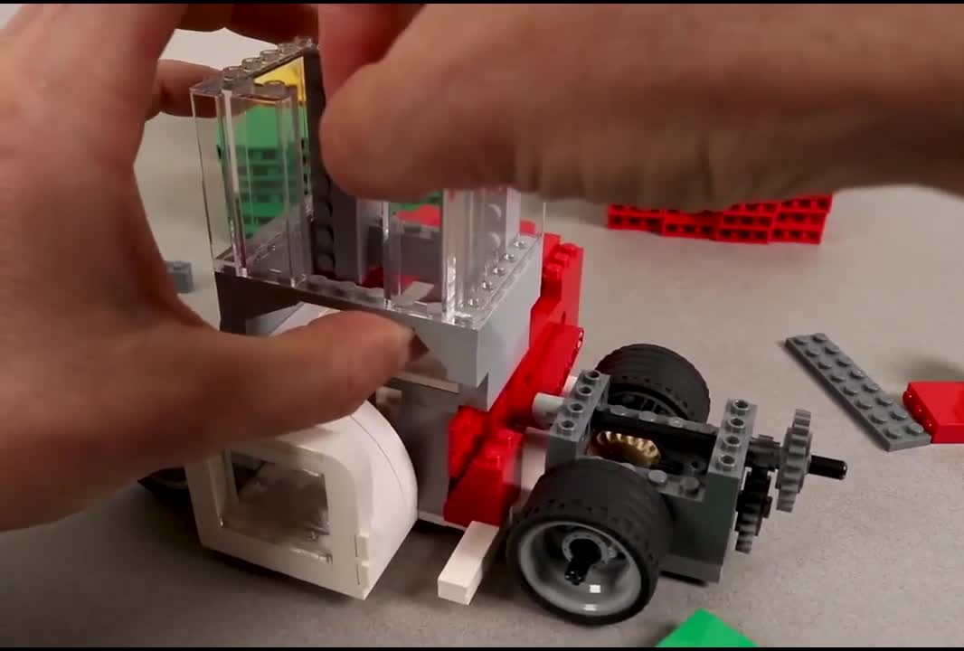 Man makes amazing Domino Machine