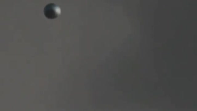Avistamento esfera metálica