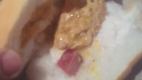 fazendo salada de alface tomate cebola suco