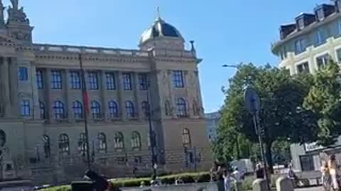 Na budovu národního muzea vyvěsili proukrajinští aktivisté ukrajinskou vlajku