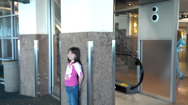 Amazing moments | Lola surprised his grandpa at the airport