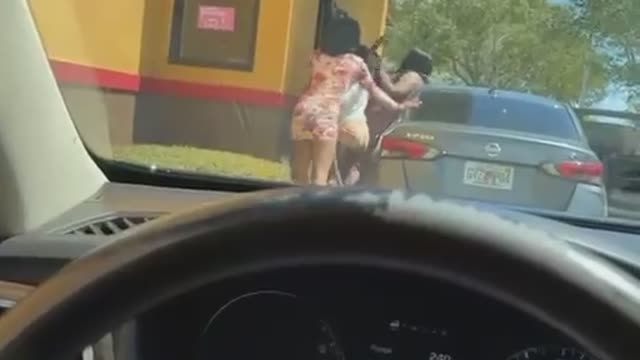 Video shows 4 women attacking, robbing Popeye's drive-through window in Florida