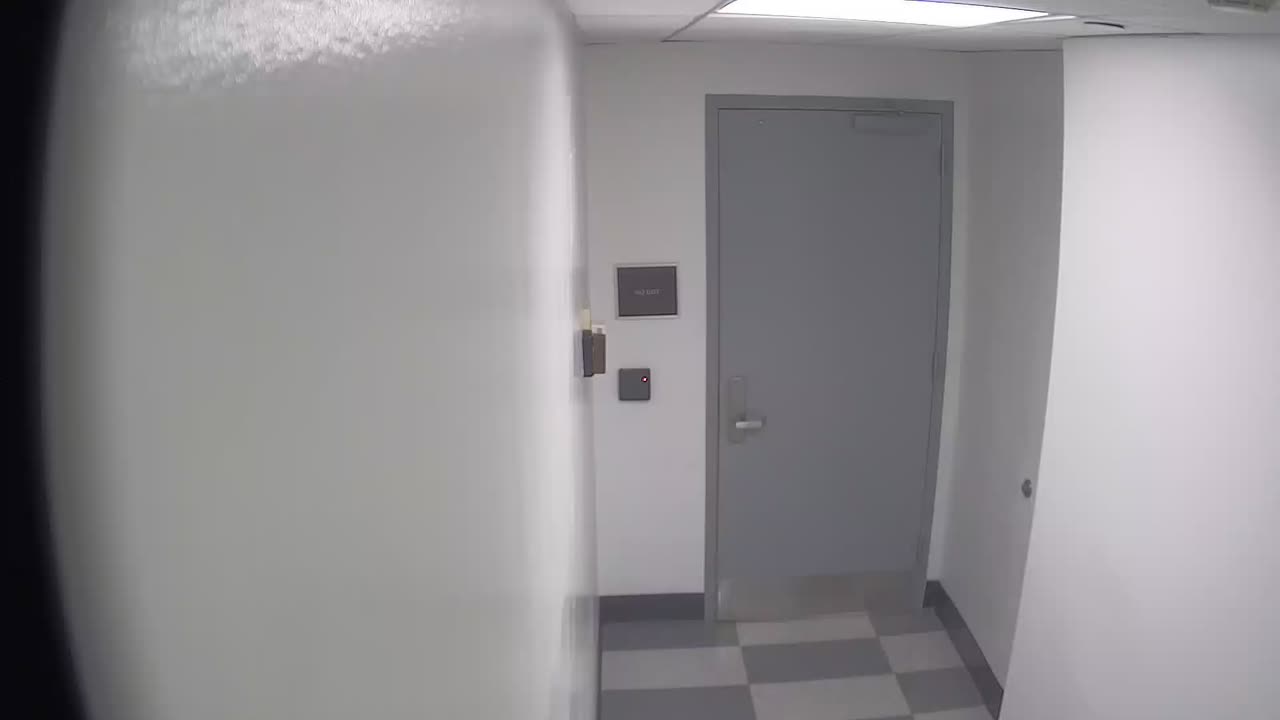 6141RHOBG1G101DStairwayLobbyEntry_2021-01-06_18h00min03s680ms.mp4