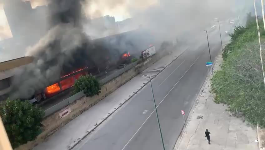 Napoli incendio nel campo rom di Gianturco