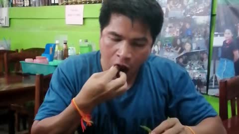 Secret to eating hot Thai food from the tour guide