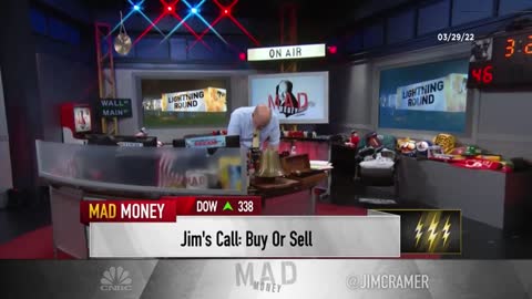 Cramer's lightning round_ Village Farms is not a buy