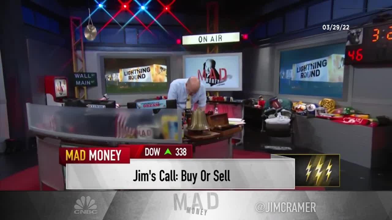 Cramer's lightning round_ Village Farms is not a buy