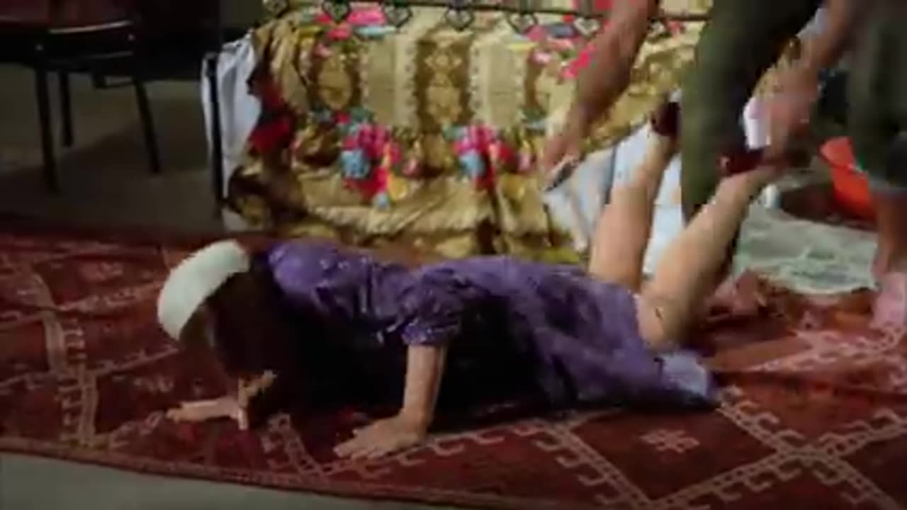 Firar_Türk_Filmi___Ayşe,_Patronu_ile_Yakınlaşıyor!