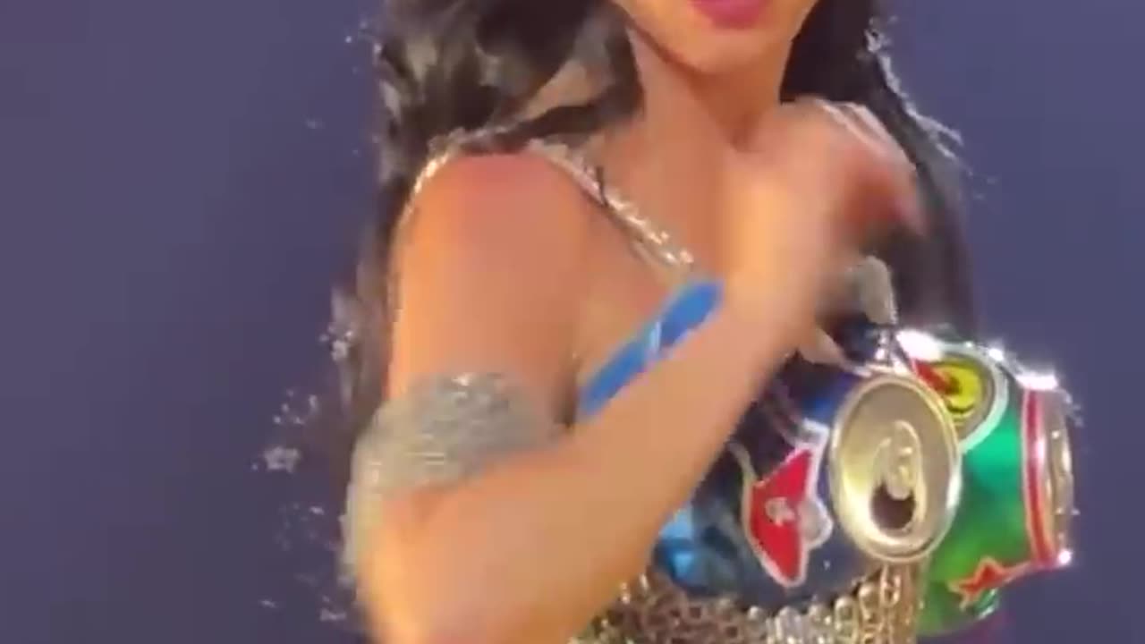 Katy Perry goes viral for mid-concert eye ‘glitch’ | USA TODAY #Shorts