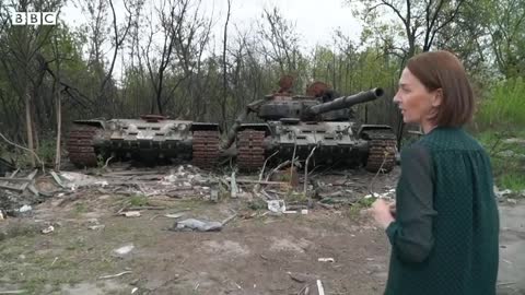 #BBCNews #Russia Russian soldiers caught on camera killing Ukrainian civilians - BBC News