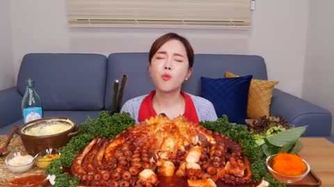 [Mukbang ASMR] 🐙 Attack of the 10KG Giant Octopus Spicy Octopus Seafood Eatingshow Ssoyoung