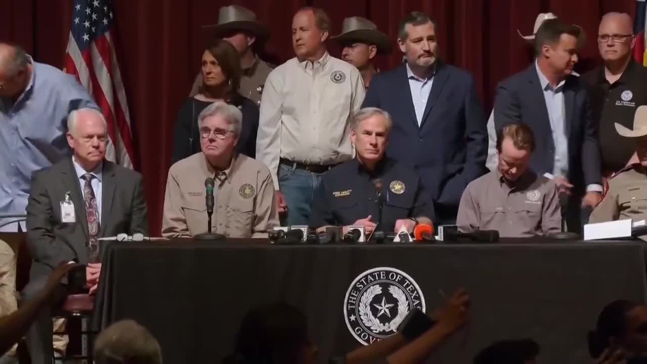 Beto O'Rourke Interrupts Texas Governor Abbott's Presser On The Texas School Shooting