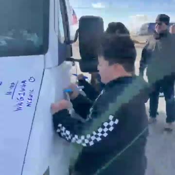 Kids write messages for American trucking convoy