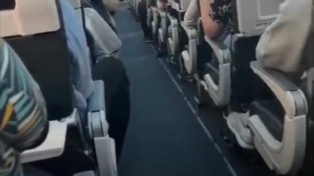 Dos pasajeros discuten en un avión, pero no hubo entendimiento