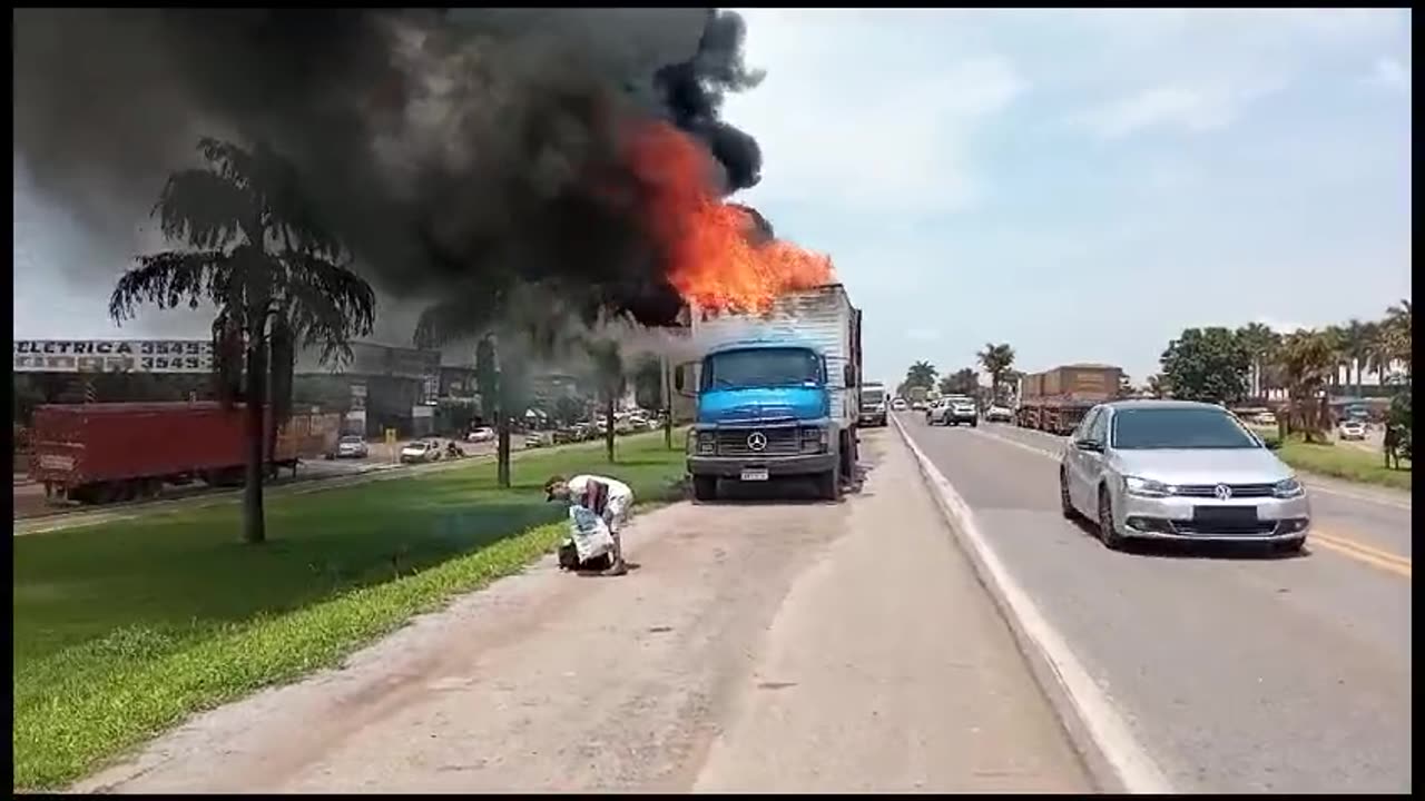 Fogo em caminhão na BR-163