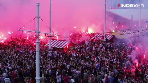 Bakljada na zagrebačkom Trgu nakon gola Hrvatske