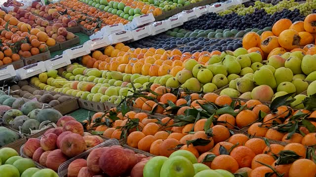 Many beautiful fruit markets want to eat how many beautiful fruits