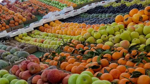 Many beautiful fruit markets want to eat how many beautiful fruits