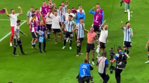Lionel Messi dribbling Australian players & Emiliano Martinez last minute save