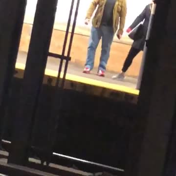 Guy does gangnam style dance across subway station