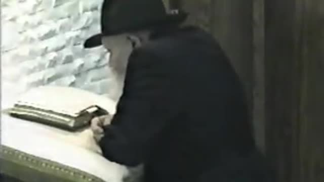 24. Erev Yom Kippur 5752 - Mincha, Bracha and dolars = ערב יום כיפור תשנ"ב