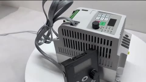 220V1.5KW 2.2KW 4KWSingle Phase input and 3 Phase Output Frequency