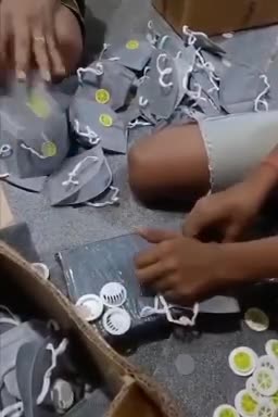 Die Maskenproduktion läuft auf Hochtouren!