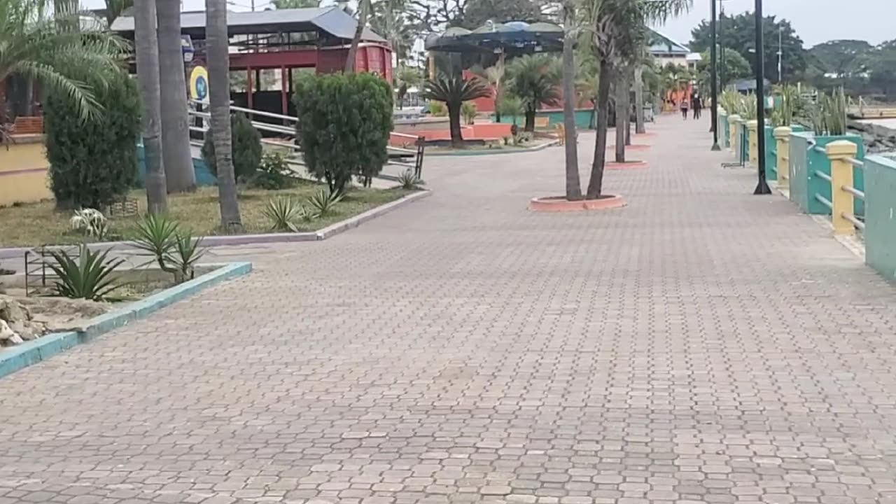 Walking on the otherside of the Malecón Quayaquil Ecuador 🇪🇨