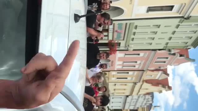 Babis neni v Praci a jezdi v pracovni dobe po CR