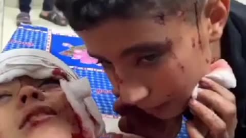 Palestini boy reciting Kalma for dying younger sister in Israel attack