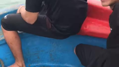 Tàu Thành Hưng 06, đăng ký Hải Phòng, có lẽ máy chính chết không khắc phục được