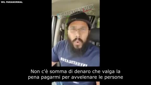 Attendiamo Risvolti! Quest'uomo prende la "sua" fiala di vaccino e la porta ad analizzare!!