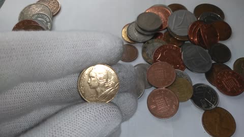 (64)Bankbag22 - searching a Bundesbank Bag