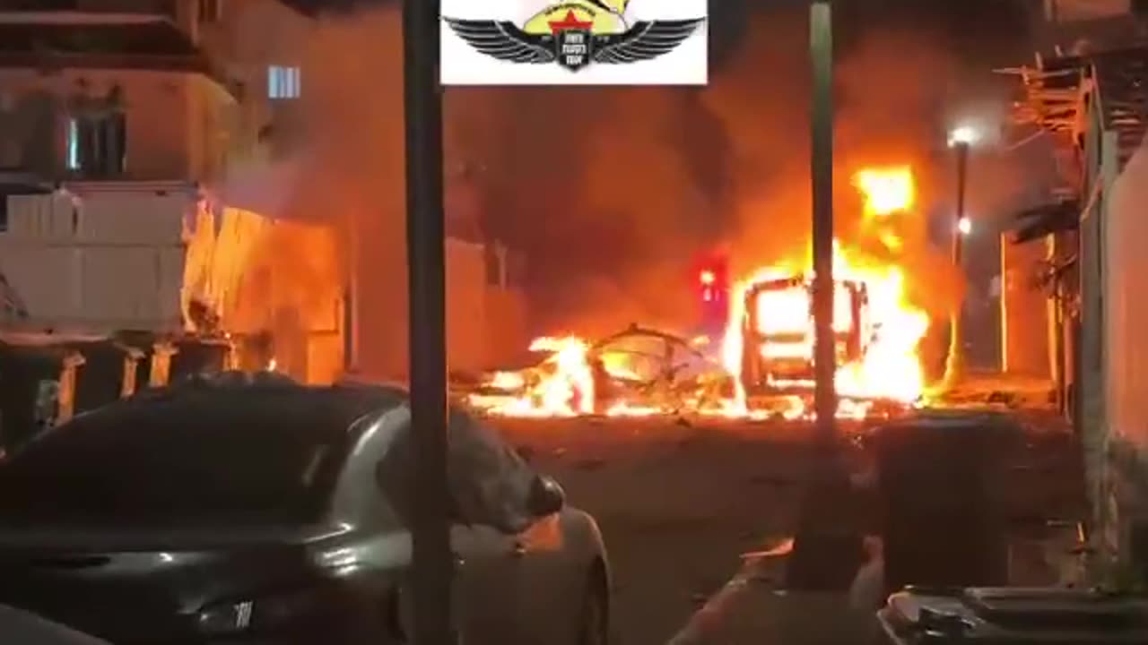 🇵🇸🇮🇱 A fire blocks a road in Tel Aviv