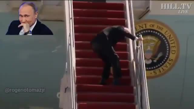 Biden falls on the plane's stairs