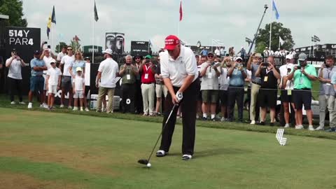 POTUS45 at the LIV pro-am earlier today 😍