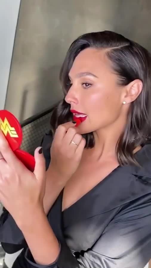 GAL GADOT | Watch Till the End | You Will get A Wonder Woman Kiss!!!