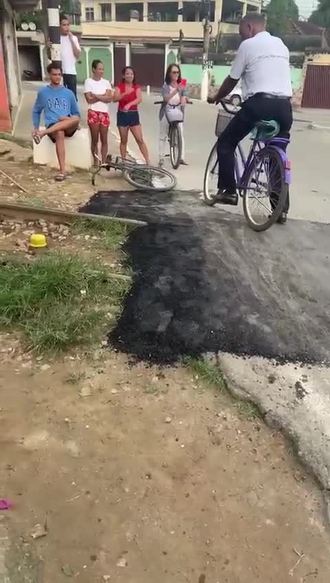 Magé blocked the trains