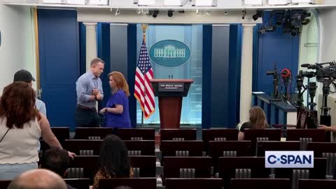 WH Staffer Loses It Before Briefing