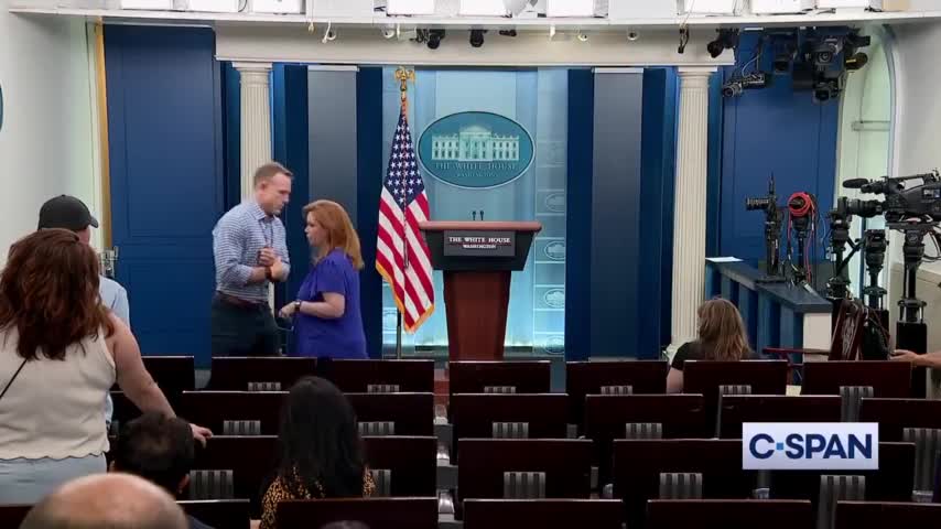 WH Staffer Loses It Before Briefing