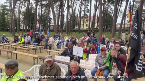 Lubmin - Die Kundgebungsteilnehmer sammeln sich 25-09-2022