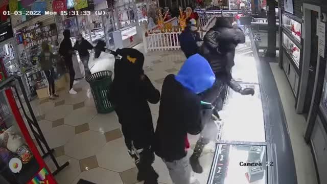 Robbers armed with hammers steal jewelry from San Jose shops in latest California smash-and-grab