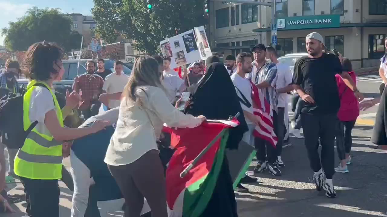 Israeli And Palestinian Supporters CLASH Outside Of Seattle