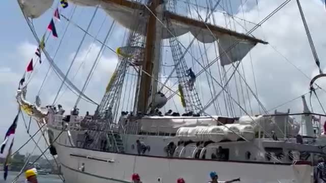 Arriba en Cartagena el buque Cuauhtémoc