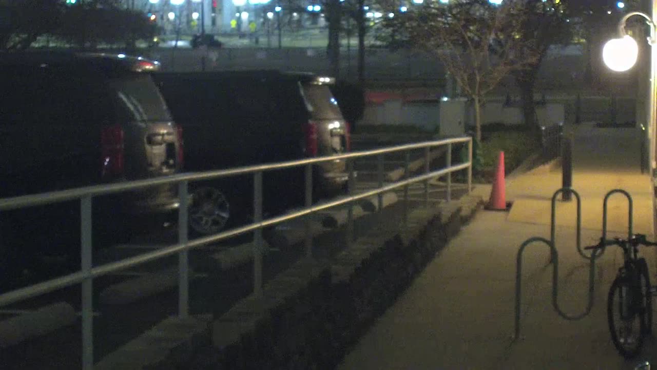 1669HQOB01SouthwestWalkway_2021-01-06_02h40min01s237ms.mp4