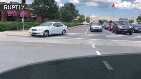 SAD: Policijski auti jure na mjesto pucnjave