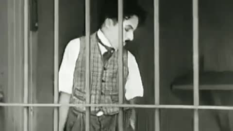 Best comedy🤣Charlie Chaplin in the cage