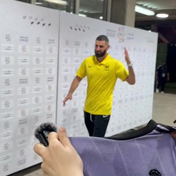 Benzema was leaving without speaking to anyone until he saw the Real Madrid shirt