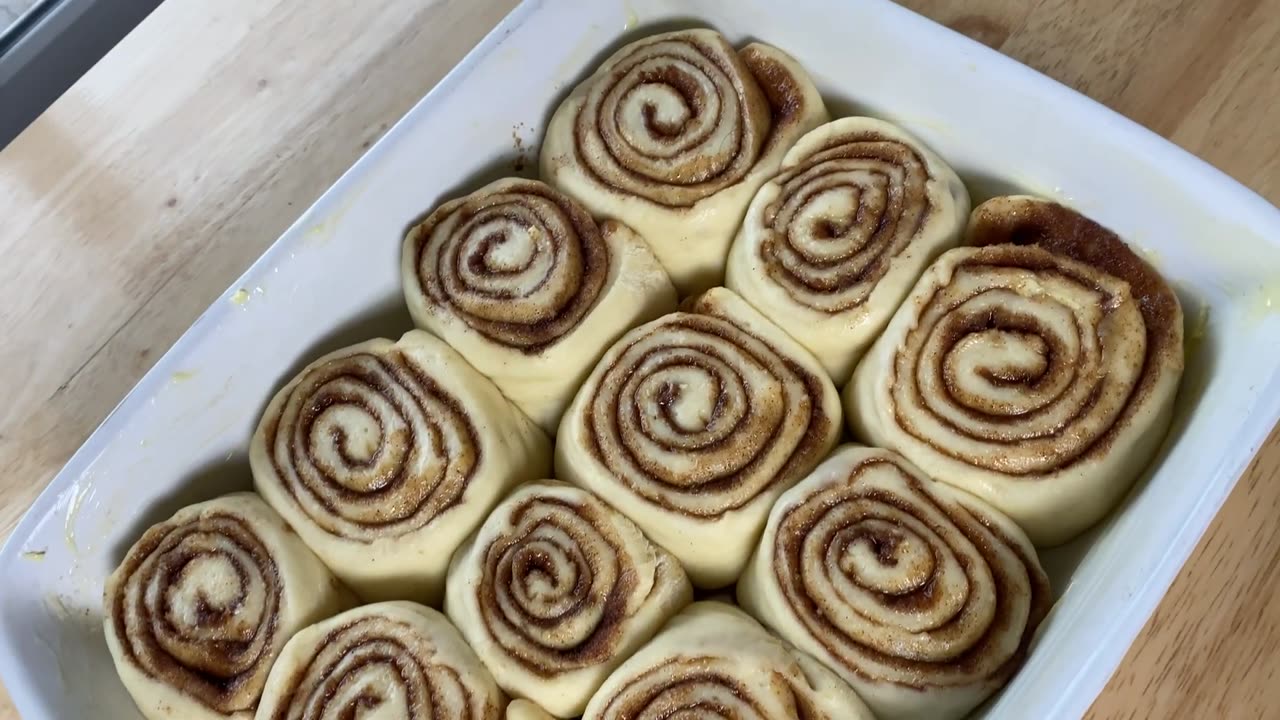 රසම රස සිනමන් රෝල්ස් හදමු! | It’s Cinnamon Rolls Day | Recipe in Sinhala with English Subtitles